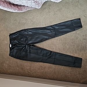 LIKE NEW Topshop Sara Faux Leather skinny pants! Topstitched seams, side zipper